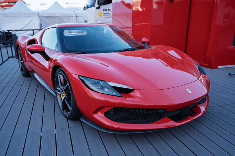 Ferrari refuse d'aider un propriétaire à faire démarrer sa propre voiture