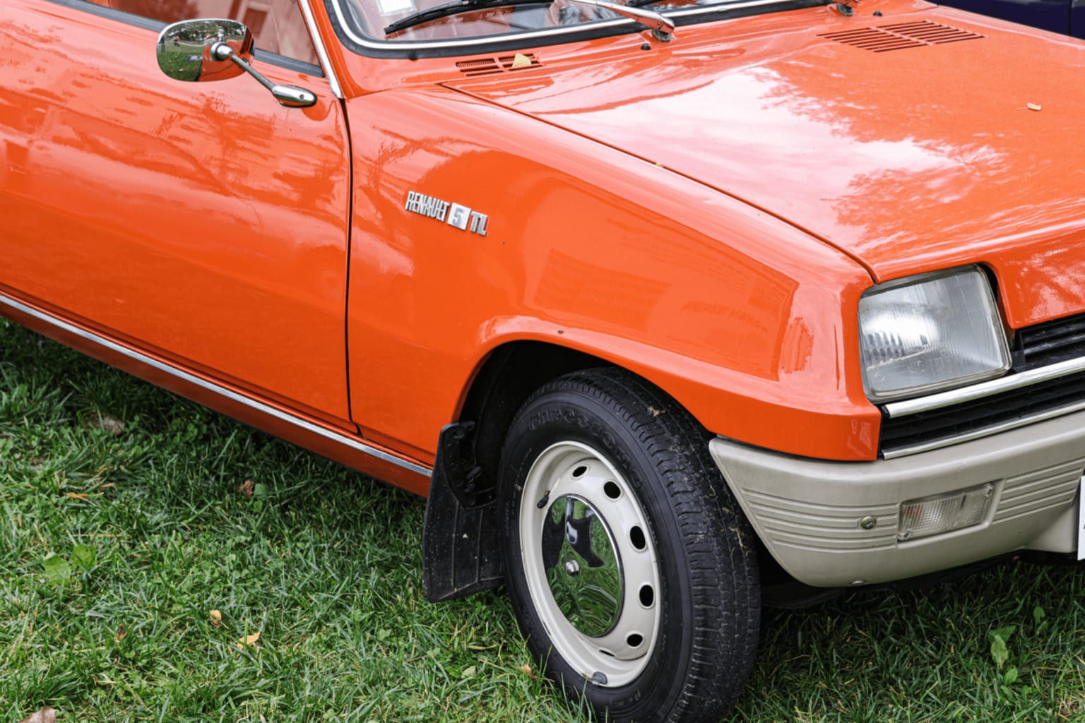Elle a dépensé toutes ses économies pour une voiture qui n'a jamais quitté le garage