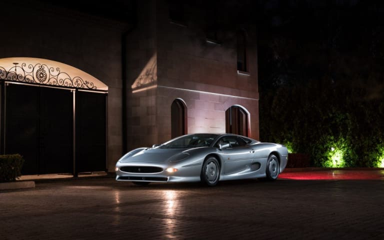 Jaguar XJ220 : le cauchemar le plus rapide du monde