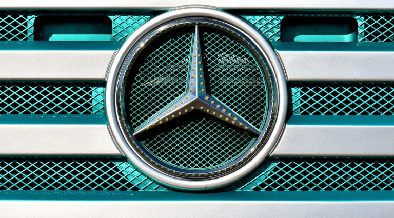 200 000 € pulvérisés en pleine rue : le crash fou d’un pilote F1