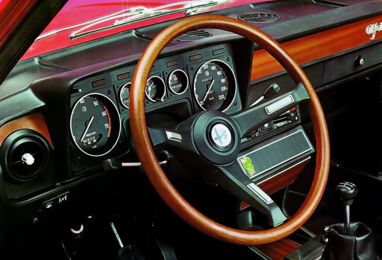 alfa_romeo_alfetta_1972_images_1-aspect-ratio-1024-699.jpg