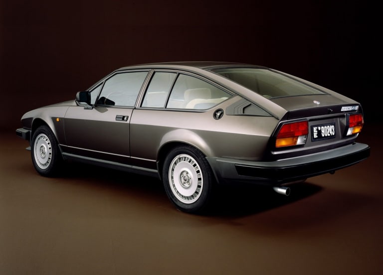 alfa-romeo_gtv_1980_images_3-aspect-ratio-2048-1471.jpg