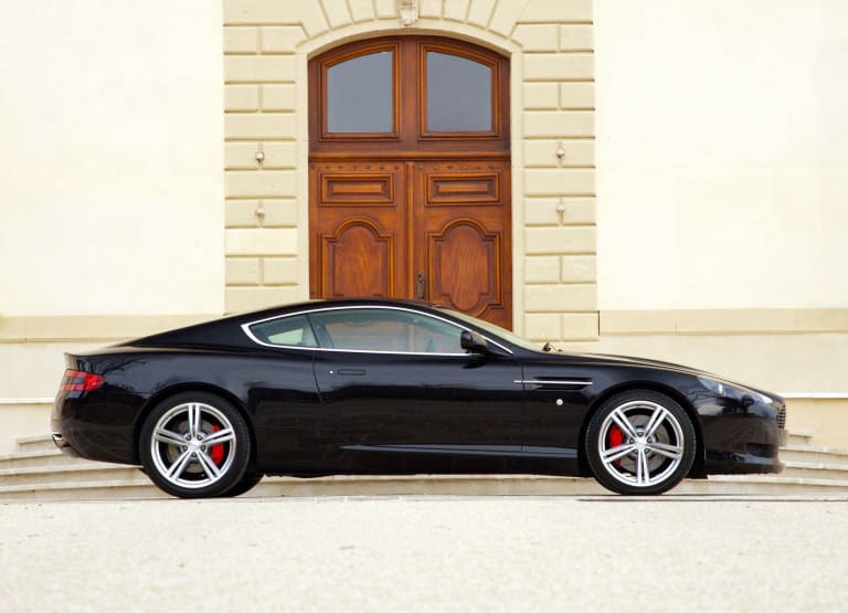 aston_martin_db9_2006_photos_1-aspect-ratio-2048-1481.jpg