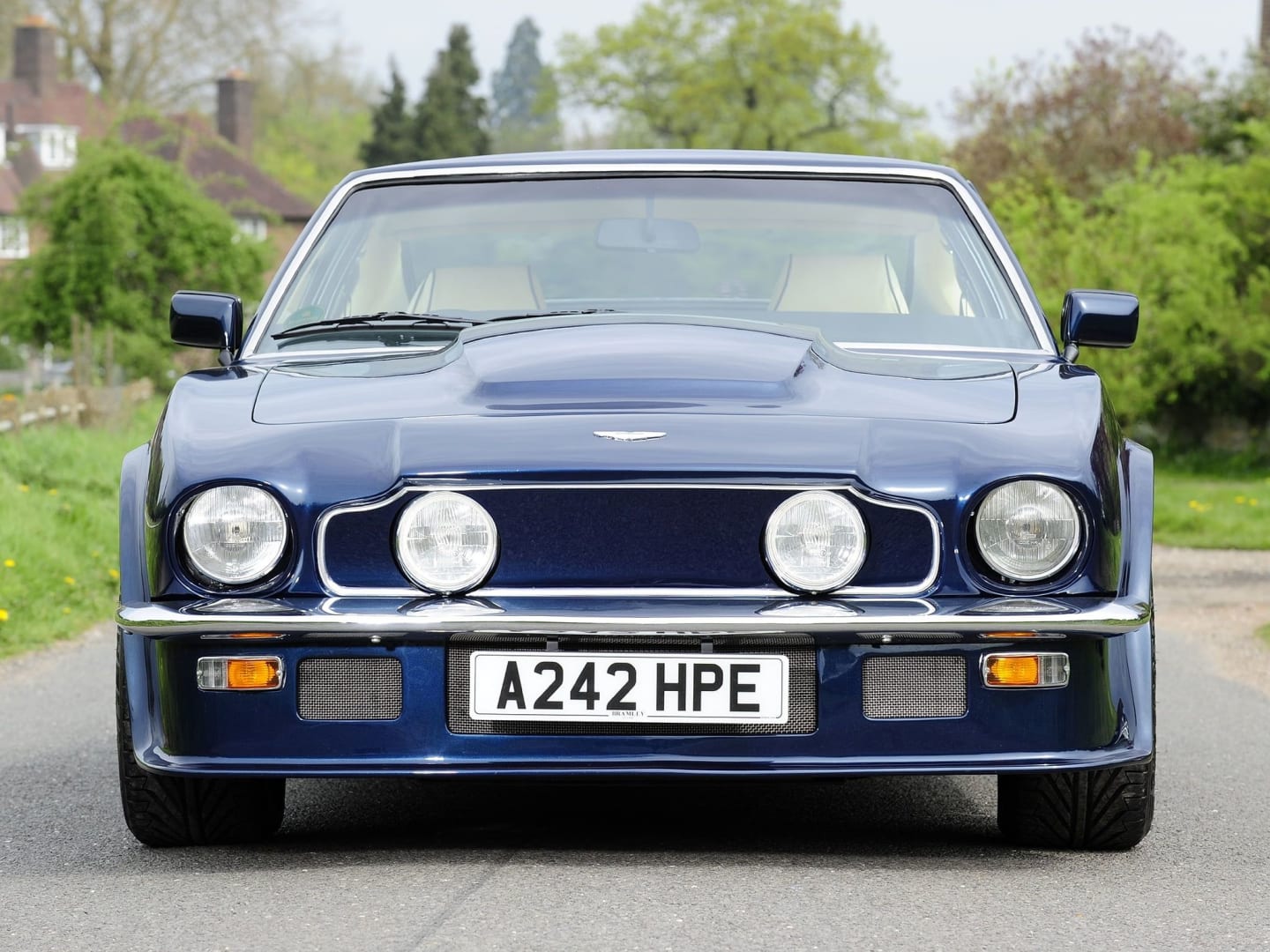 Aston Martin AM V8 : si mourir pouvait attendre