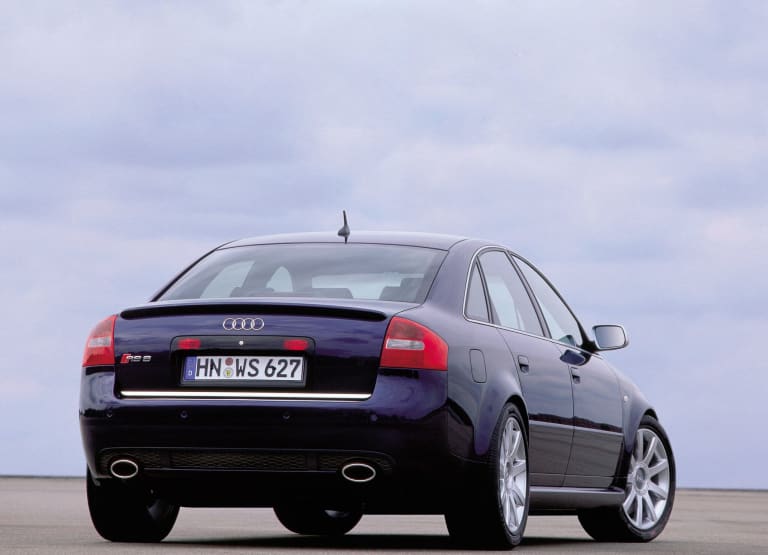 audi_rs6_2002_wallpapers_7-aspect-ratio-2048-1481.jpg
