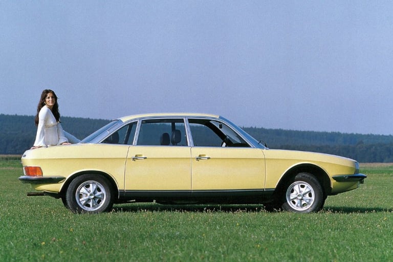 avec-sa-ligne-aerodynamique-innovante-pour-son-epoque-qui-se-deploie-sur-4-78-m-la-premiere-nsu-ro-80-sort-de-la-chaine-de-production-le-19-octobre-1967-elle-porte-le-numero-de-serie-80001061-pho.jpg