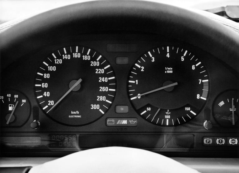 bmw_5-series_1988_images_4-aspect-ratio-2048-1476.jpg