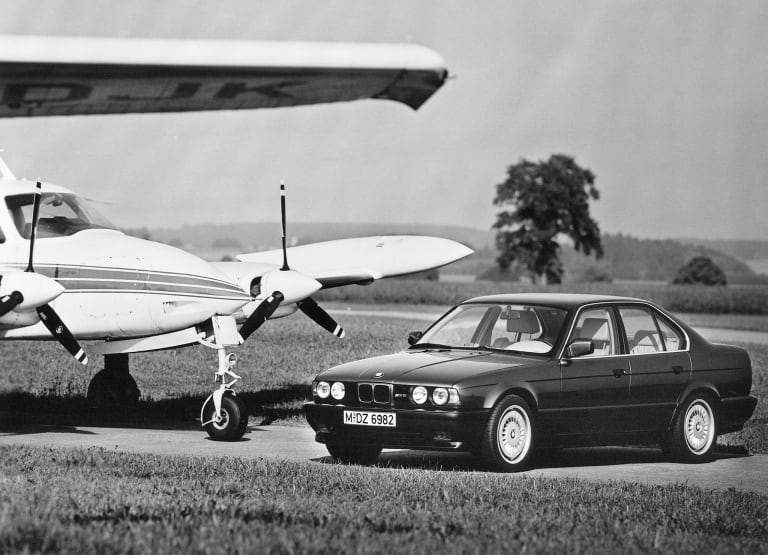bmw_5-series_1988_images_6-aspect-ratio-2048-1479.jpg