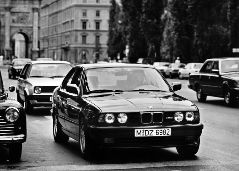 bmw_5-series_1988_wallpapers_2-aspect-ratio-1600-1148.jpg