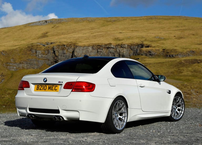 bmw_m3_2010_images_3-aspect-ratio-2048-1474.jpg