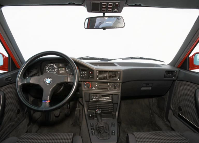 bmw_m5_1985_photos_2-aspect-ratio-1280-917.jpg