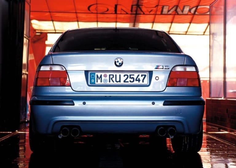 bmw_m5_1998_images_1-aspect-ratio-1024-730.jpg
