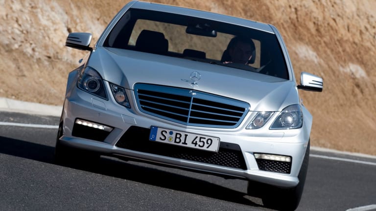 carpixel.net-2009-mercedes-benz-e-63-amg-54130-hd.jpg