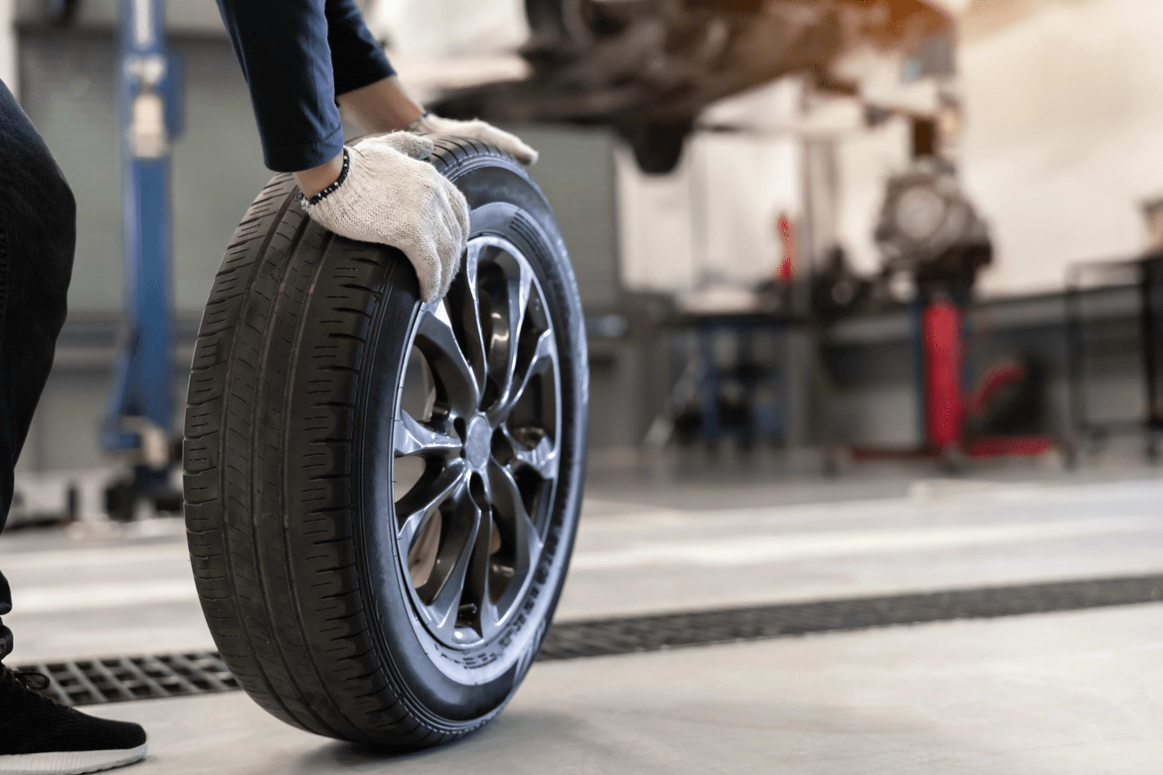 7 000 € les pneus, 60 km d’autonomie : la Bugatti Bolide est-elle la voiture la plus délirante au monde ?