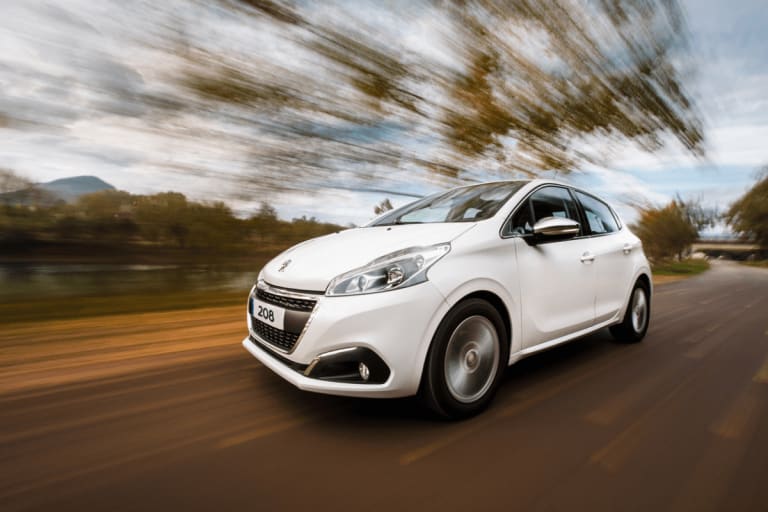 Peugeot prépare un changement radical pour la 208… et cela commence par le volant