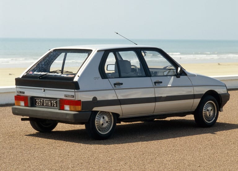citroen_visa_1982_wallpapers_4-aspect-ratio-2048-1469.jpg