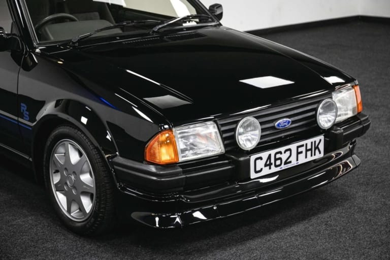 hd-ford-escort-les-photos-du-modele-rs-turbo-s1-ayant-appartenu-a-lady-diana-1.jpg
