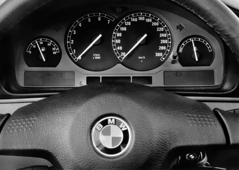 images_bmw_8-series_1989_1-aspect-ratio-1600-1139.jpg