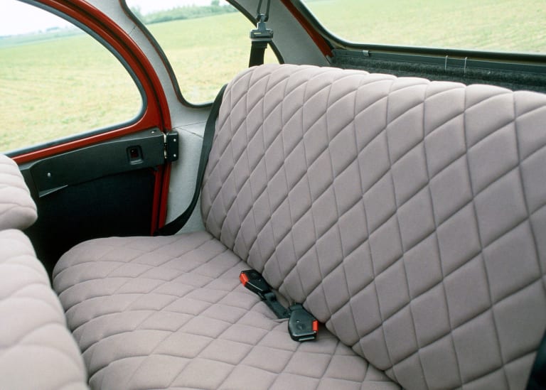 images_citroen_2cv_1981_1-aspect-ratio-2048-1465.jpg