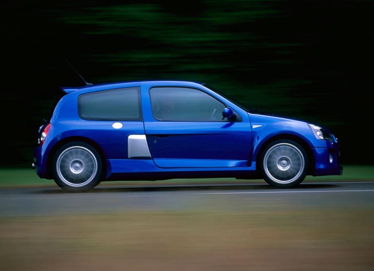 images_renault_clio_2003_1-aspect-ratio-2048-1483.jpg