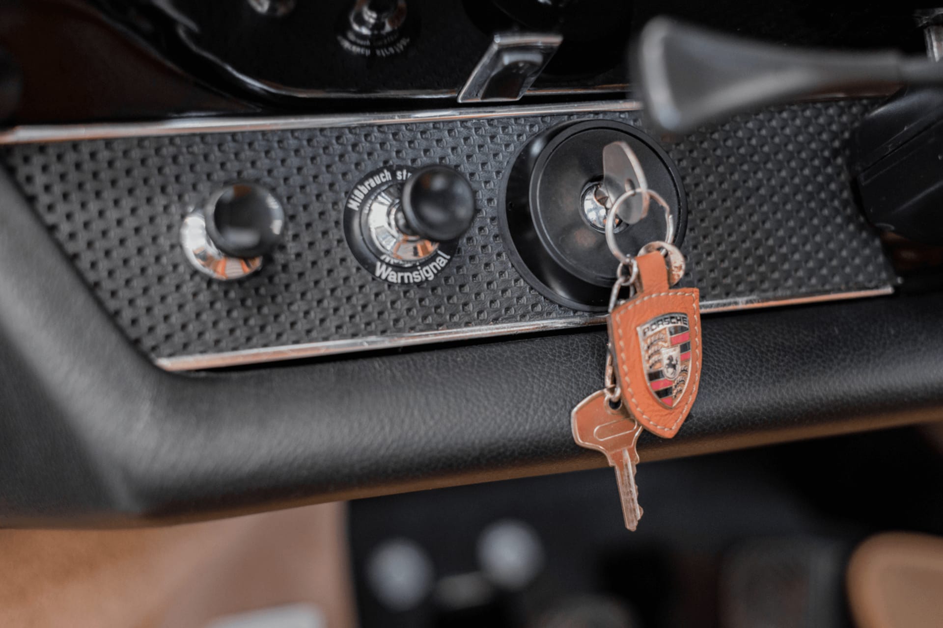 Il achète une vieille Porsche à une veuve et découvre un secret de 46 ans