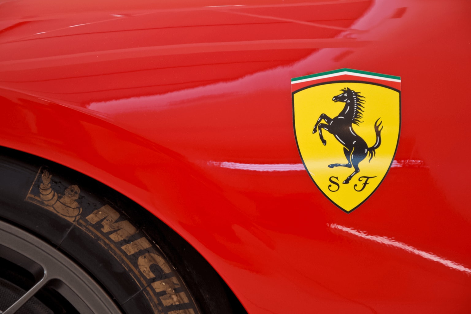 Ferrari a déposé un brevet étonnant, voici ce que cache son aileron nouvelle génération