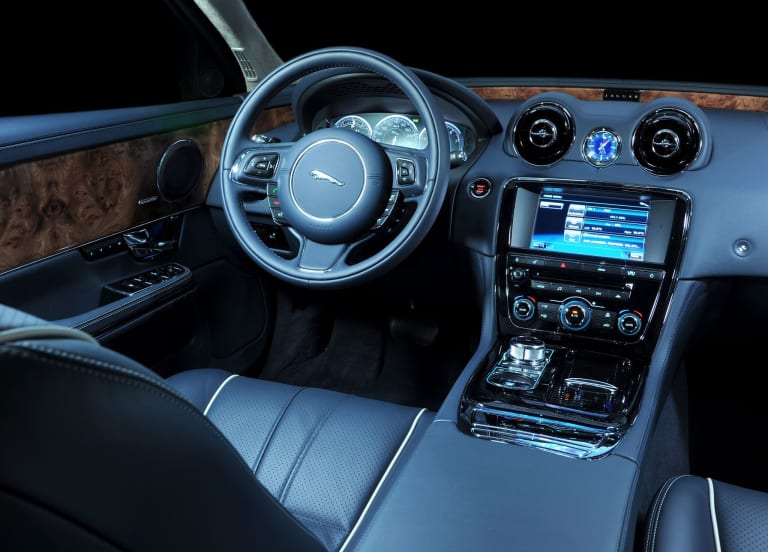 jaguar_xj_2009_images_3-aspect-ratio-2048-1471.jpg
