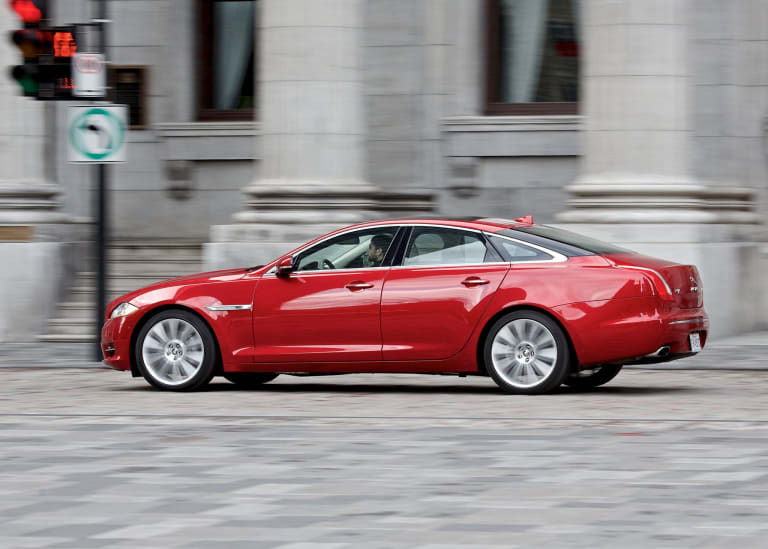 jaguar_xj_2012_photos_1-aspect-ratio-2048-1464.jpg