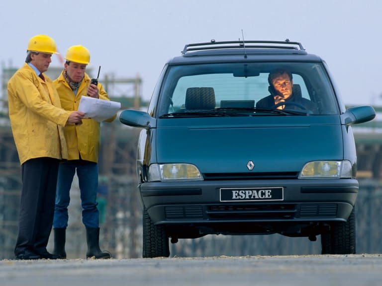l-espace-2-1991-1996-au-debut-des-annees-90-renault-continue-de-croire-au-concept-l-espace-deuxieme-generation-arrive-l-espace-reste-un-monospace-familial-mais-monte-clairement-en-gamme-a.jpg