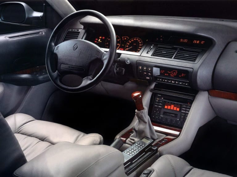 l-interieur-etait-cossu-bien-equipe-et-confortable-photo-renault-1655026363.jpg