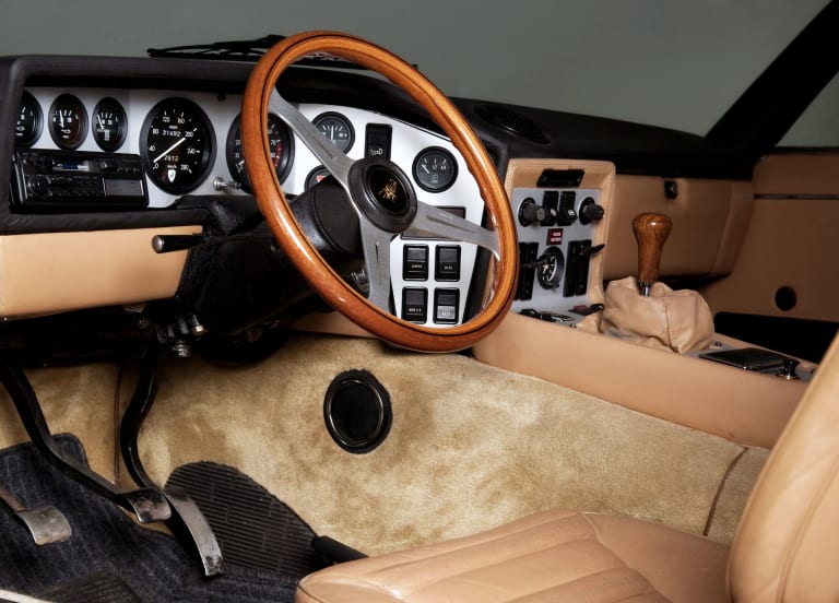 lamborghini_espada_1972_pictures_2-aspect-ratio-2048-1472.jpg