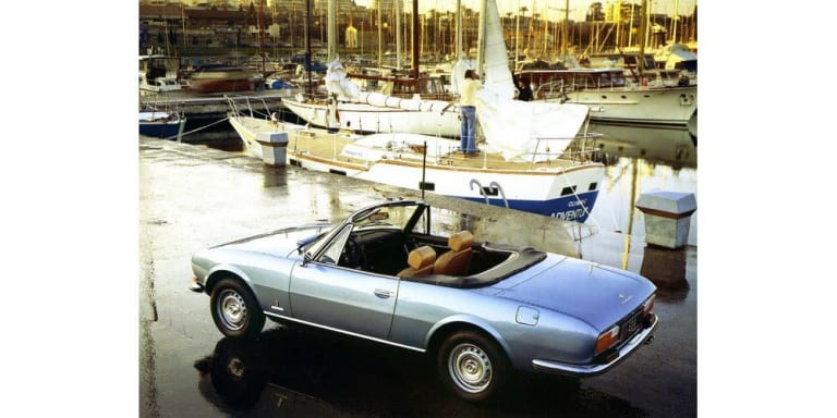 le-cabriolet-fait-entrer-la-504-dans-les-quartiers-chics-photo-peugeot-1578686034.jpg