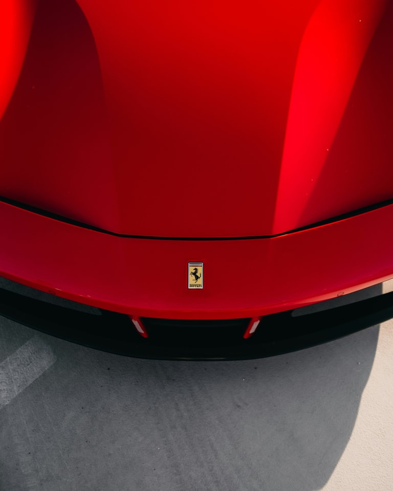 Il achetait une Ferrari avec de vrais papiers, la police peut quand même la saisir sans le rembourser