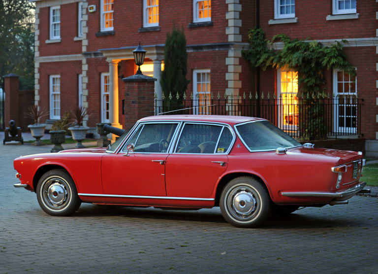 maserati_quattroporte_1966_photos_1-aspect-ratio-2048-1482.jpg