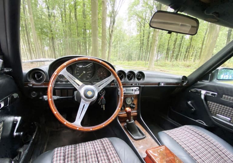 mercedes-benz-280-sl-cabriolet-roadster-interiors-2-0.jpg