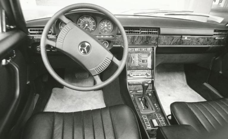 mercedes-benz-450sel-69-interior-photo-412473-s-986x603-1.jpg