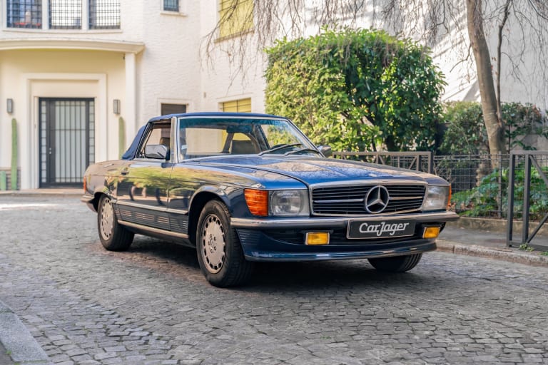 Cette Mercedes 500 SL de 1982 n’a presque jamais roulé… et elle est restée comme neuve