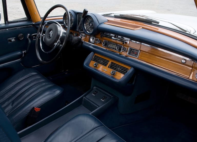 mercedes-benz_s-klasse_1961_pictures_1-aspect-ratio-2048-1476.jpg