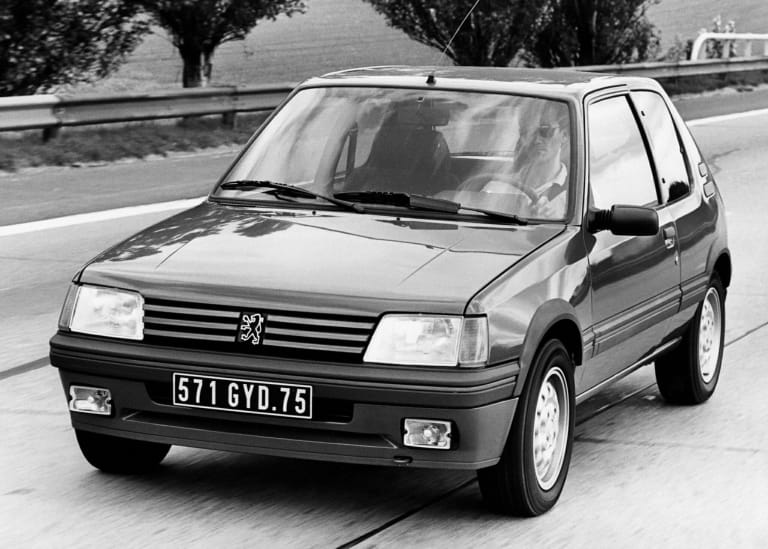 peugeot_205_1984_photos_5-aspect-ratio-2048-1464.jpg