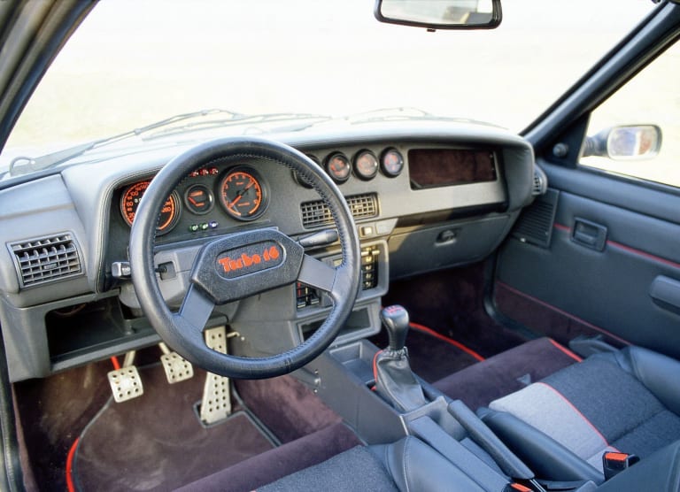 peugeot_205_1984_pictures_6-aspect-ratio-2048-1483.jpg