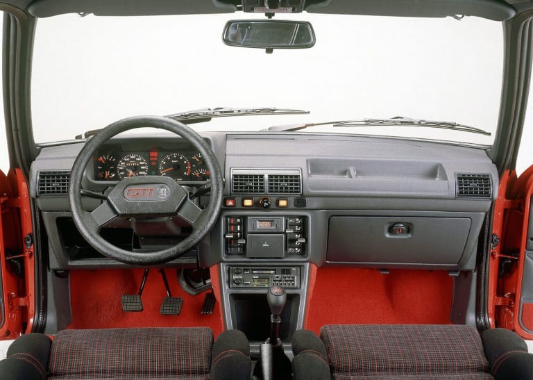 peugeot_205_1984_wallpapers_3-aspect-ratio-1280-912.jpg