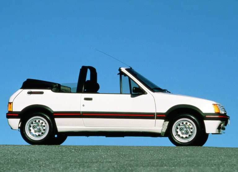 peugeot_205_1986_photos_4-aspect-ratio-2048-1480.jpg