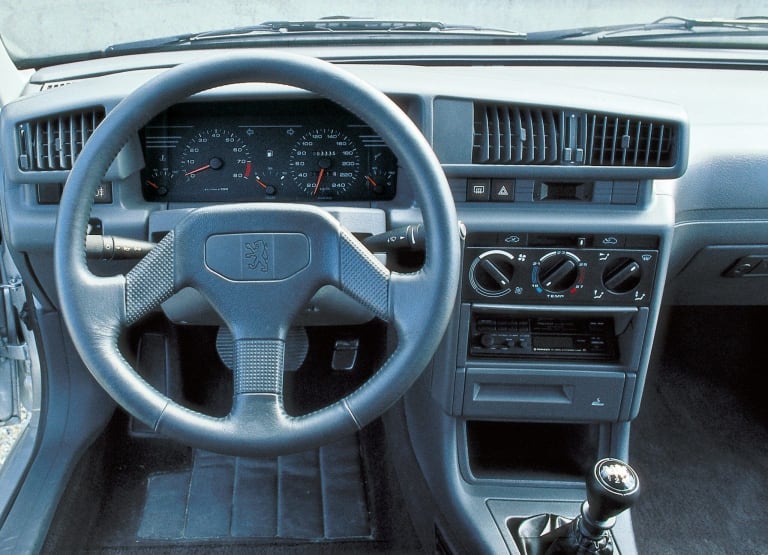 peugeot_405_1989_images_1-aspect-ratio-2048-1481.jpg