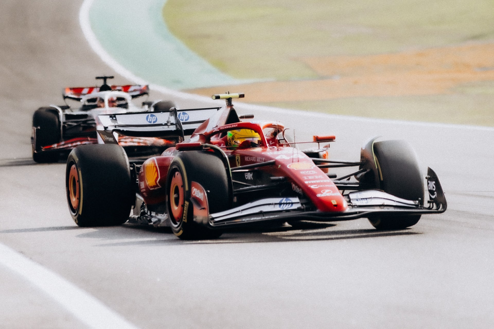 Ferrari sanctionnée après l’erreur choquante lors du passage de Hamilton aux stands