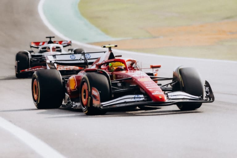 Ferrari sanctionnée après l’erreur choquante lors du passage de Hamilton aux stands