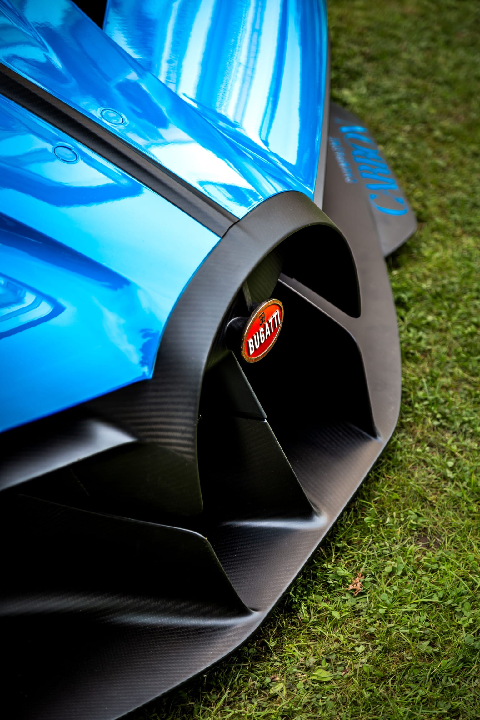 Cette Bugatti est si rare que même les habitués de Dubaï s’arrêtent pour la regarder