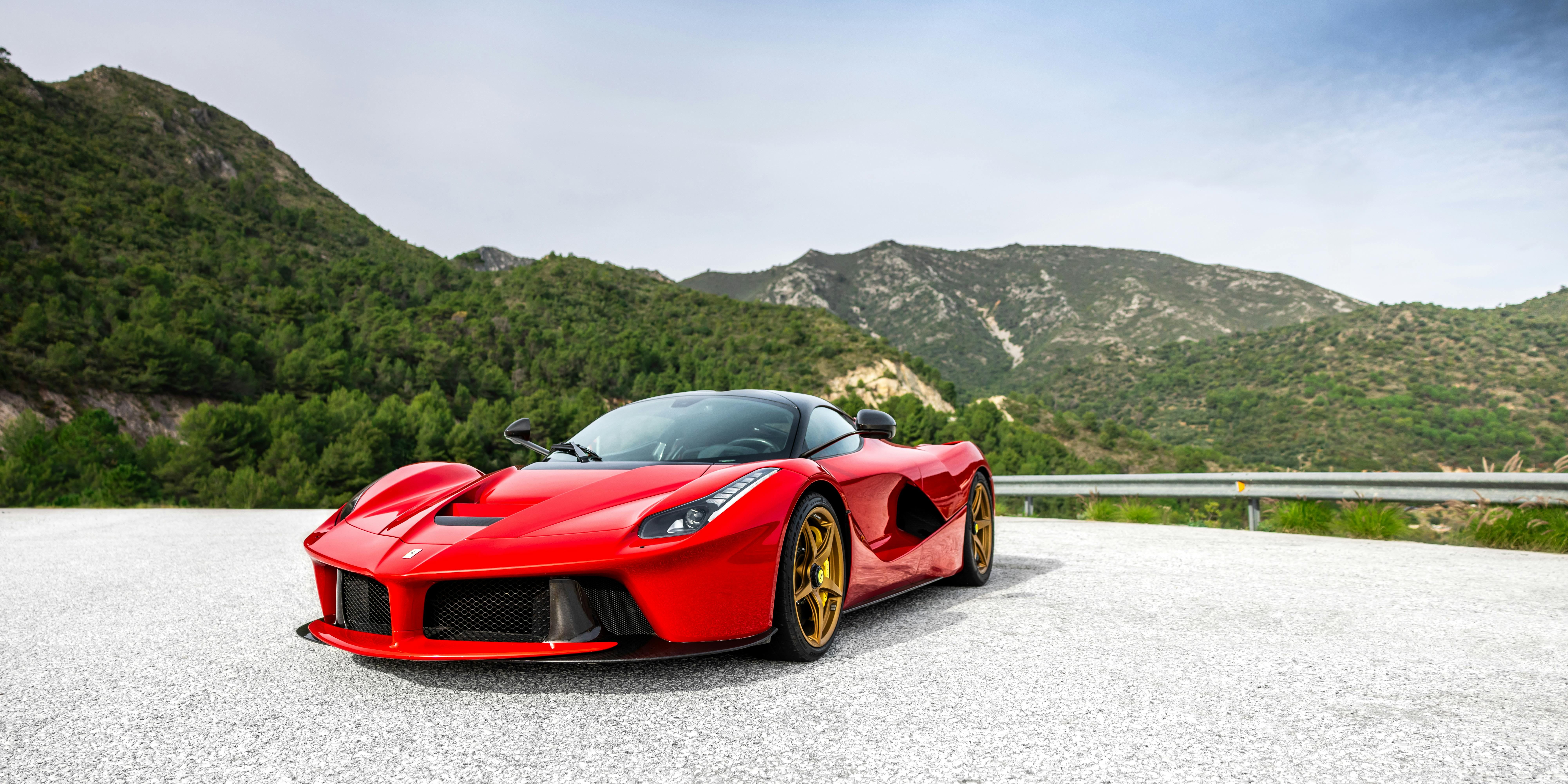 Dans ce garage, 25 voitures d’exception… puis une enquête, une vente et 24 millions d’euros restitués : l’histoire hors norme de ces Ferrari et Lamborghini