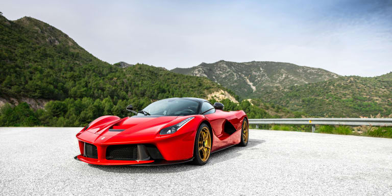 Dans ce garage, 25 voitures d’exception… puis une enquête, une vente et 24 millions d’euros restitués : l’histoire hors norme de ces Ferrari et Lamborghini