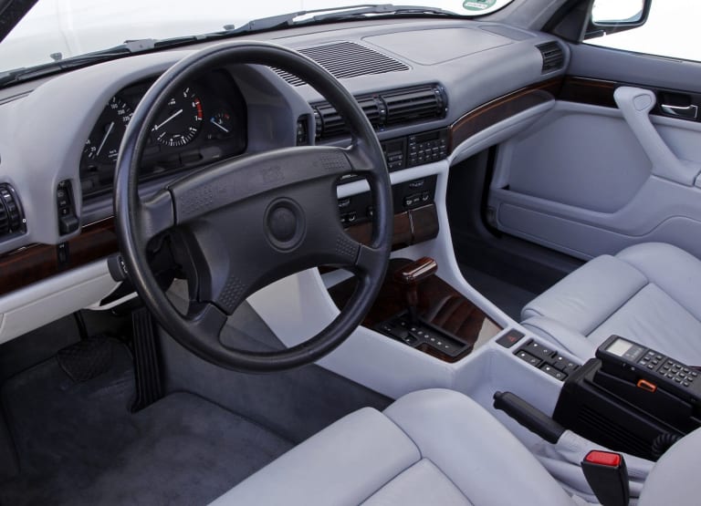 photos_bmw_7-series_1987_1-aspect-ratio-2048-1479.jpg