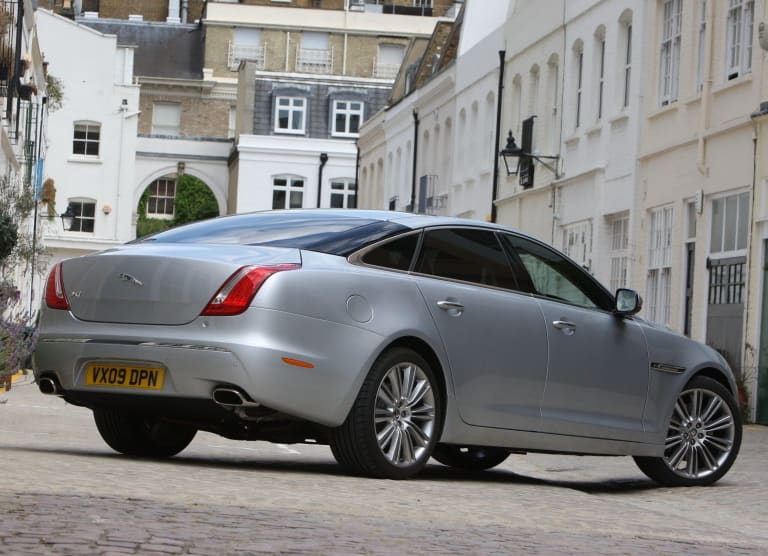 photos_jaguar_xj_2010_11-aspect-ratio-2048-1483.jpg